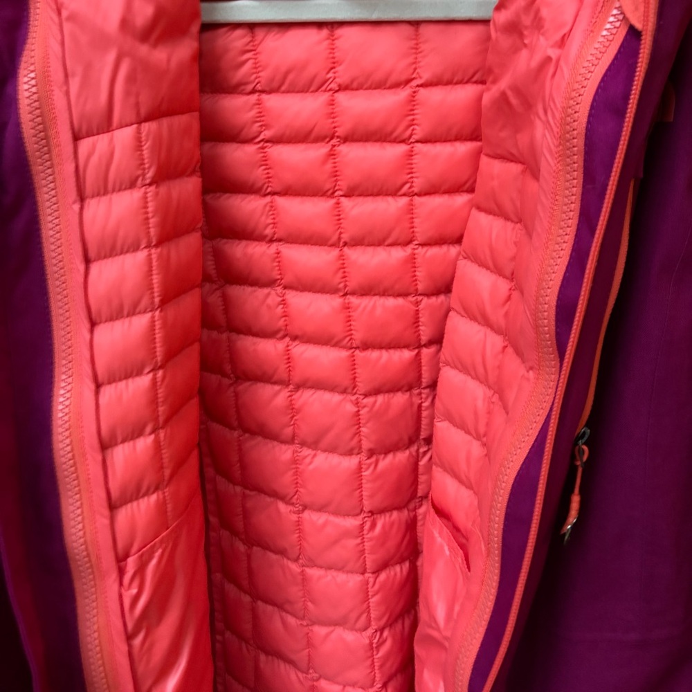 The North Face Women's Magenta and Orange Ski Jacket, Small - Picture 12 of 13
